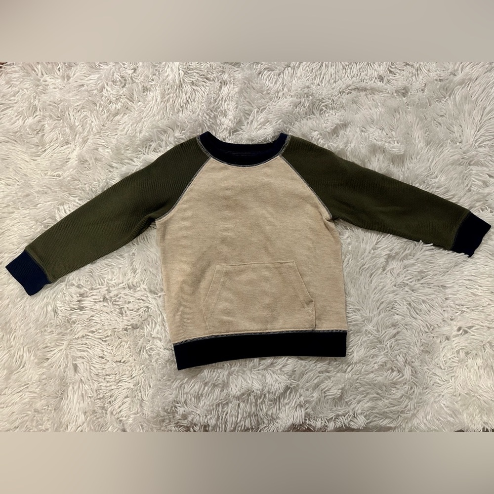 Boys multicolor sweatshirt size 3T.